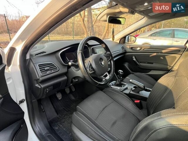 Белый Рено Меган, объемом двигателя 1.46 л и пробегом 260 тыс. км за 13900 $, фото 13 на Automoto.ua