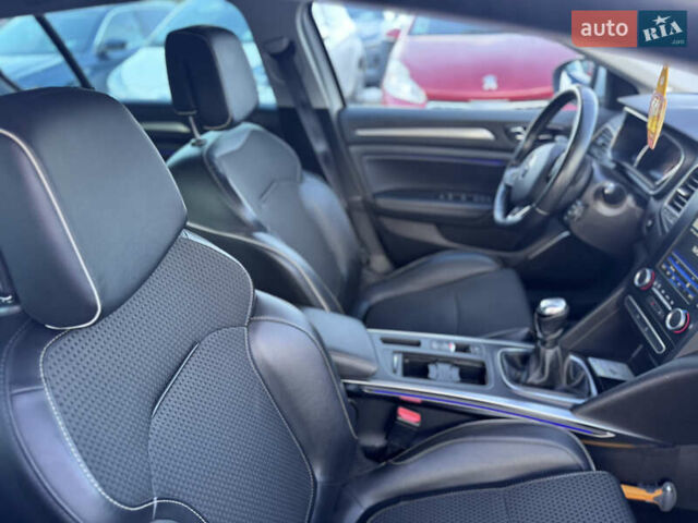 Білий Рено Меган, об'ємом двигуна 1.46 л та пробігом 211 тис. км за 13300 $, фото 47 на Automoto.ua