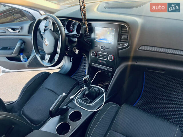 Білий Рено Меган, об'ємом двигуна 1.5 л та пробігом 213 тис. км за 11800 $, фото 10 на Automoto.ua