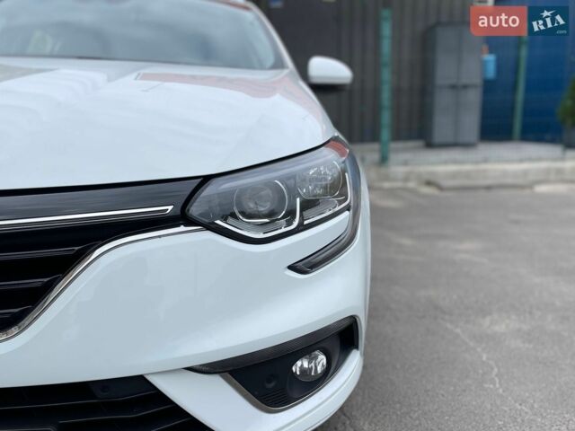 Білий Рено Меган, об'ємом двигуна 1.46 л та пробігом 196 тис. км за 11000 $, фото 76 на Automoto.ua