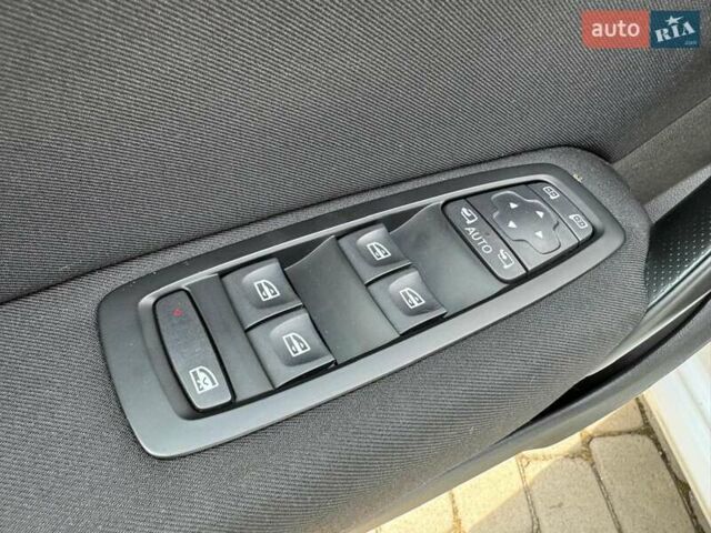 Белый Рено Меган, объемом двигателя 1.5 л и пробегом 210 тыс. км за 12000 $, фото 23 на Automoto.ua