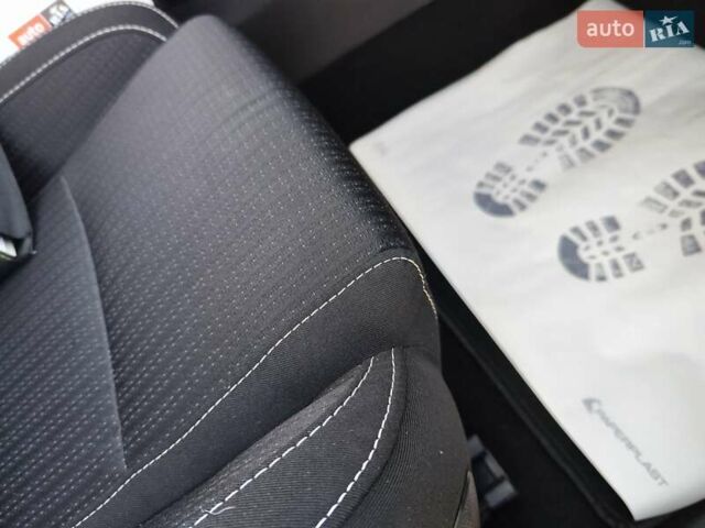 Белый Рено Меган, объемом двигателя 1.46 л и пробегом 200 тыс. км за 11999 $, фото 78 на Automoto.ua