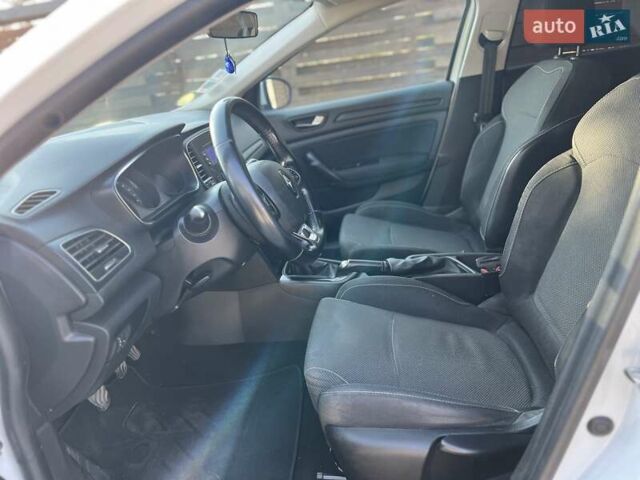 Белый Рено Меган, объемом двигателя 1.46 л и пробегом 312 тыс. км за 11750 $, фото 9 на Automoto.ua