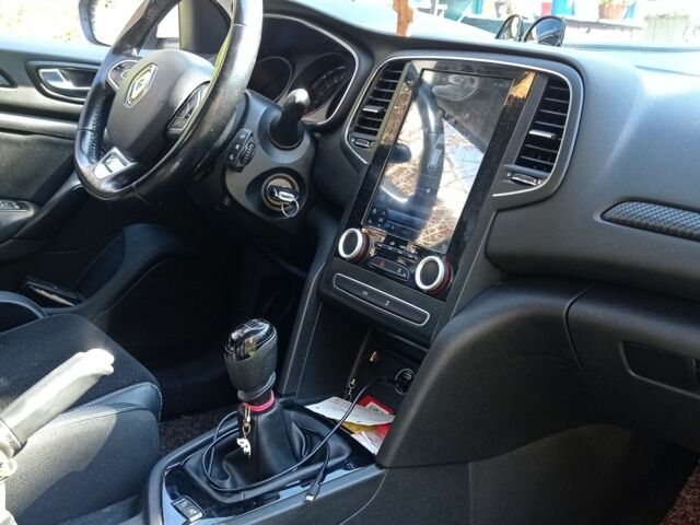 Белый Рено Меган, объемом двигателя 0 л и пробегом 210 тыс. км за 11700 $, фото 2 на Automoto.ua