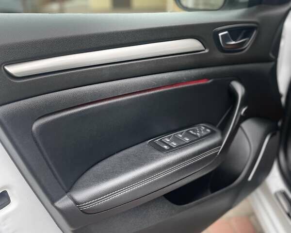 Белый Рено Меган, объемом двигателя 1.46 л и пробегом 194 тыс. км за 15850 $, фото 28 на Automoto.ua