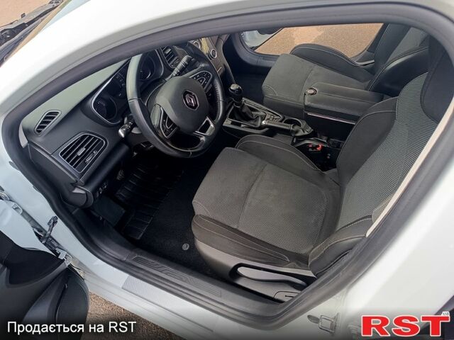 Белый Рено Меган, объемом двигателя 1.5 л и пробегом 190 тыс. км за 11500 $, фото 9 на Automoto.ua