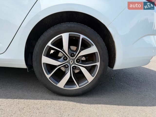 Белый Рено Меган, объемом двигателя 1.46 л и пробегом 148 тыс. км за 13100 $, фото 9 на Automoto.ua