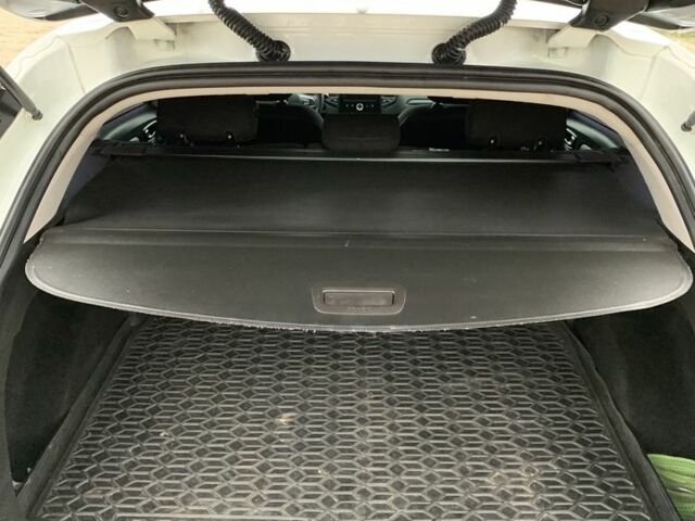 Белый Рено Меган, объемом двигателя 1.5 л и пробегом 289 тыс. км за 11200 $, фото 7 на Automoto.ua