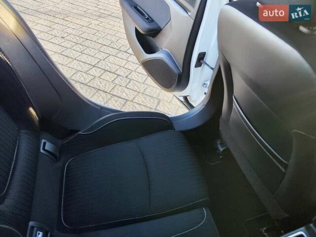 Белый Рено Меган, объемом двигателя 1.46 л и пробегом 200 тыс. км за 11999 $, фото 90 на Automoto.ua