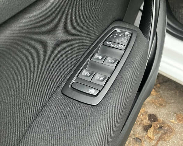 Белый Рено Меган, объемом двигателя 1.5 л и пробегом 213 тыс. км за 9999 $, фото 9 на Automoto.ua