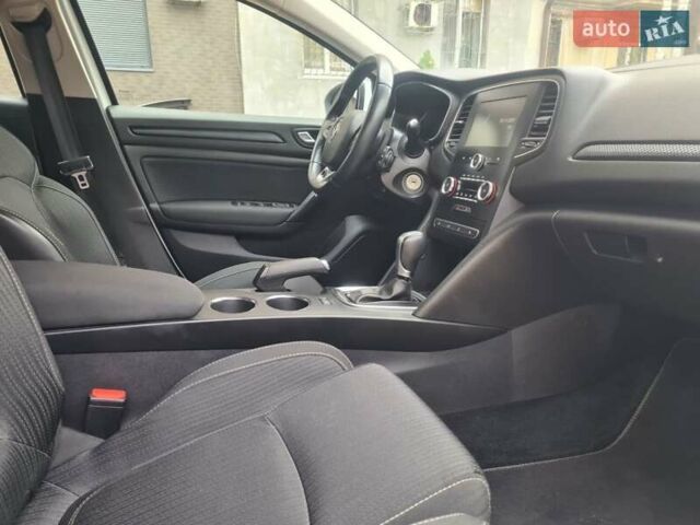 Белый Рено Меган, объемом двигателя 1.5 л и пробегом 106 тыс. км за 16300 $, фото 4 на Automoto.ua