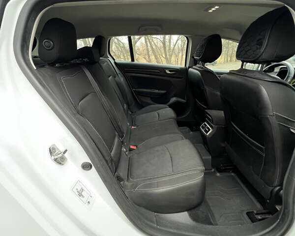 Білий Рено Меган, об'ємом двигуна 1.46 л та пробігом 168 тис. км за 11599 $, фото 5 на Automoto.ua