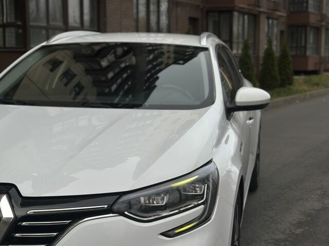 Белый Рено Меган, объемом двигателя 1.6 л и пробегом 195 тыс. км за 11800 $, фото 1 на Automoto.ua