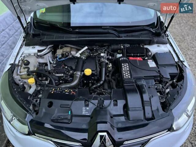 Белый Рено Меган, объемом двигателя 1.46 л и пробегом 231 тыс. км за 11100 $, фото 2 на Automoto.ua