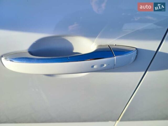 Белый Рено Меган, объемом двигателя 1.46 л и пробегом 200 тыс. км за 11999 $, фото 6 на Automoto.ua