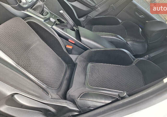 Белый Рено Меган, объемом двигателя 1.5 л и пробегом 150 тыс. км за 14290 $, фото 134 на Automoto.ua