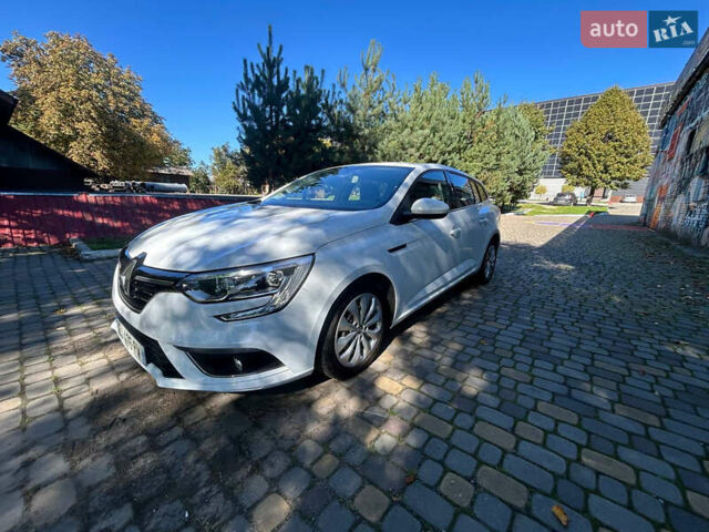 Белый Рено Меган, объемом двигателя 1.46 л и пробегом 217 тыс. км за 11750 $, фото 3 на Automoto.ua