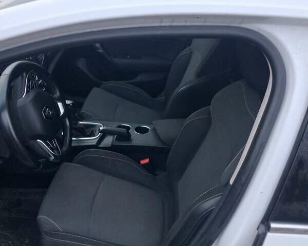 Білий Рено Меган, об'ємом двигуна 1.5 л та пробігом 176 тис. км за 10700 $, фото 1 на Automoto.ua