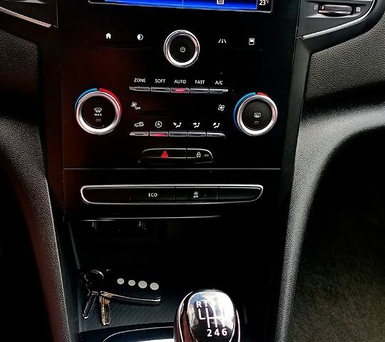 Белый Рено Меган, объемом двигателя 1.5 л и пробегом 199 тыс. км за 11500 $, фото 11 на Automoto.ua