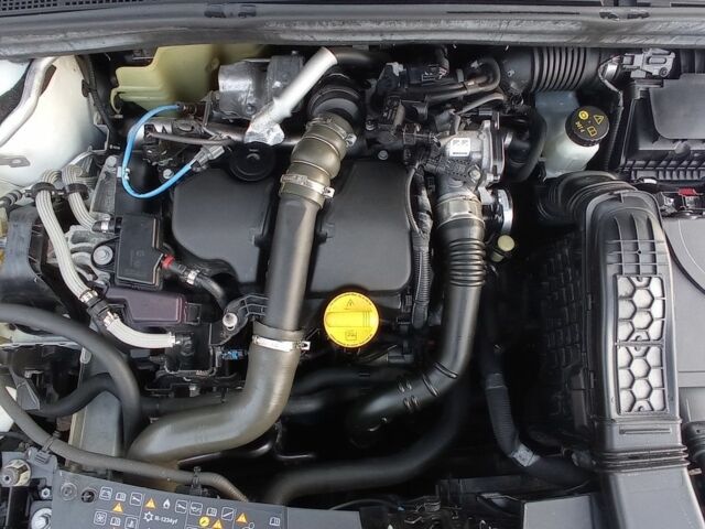 Белый Рено Меган, объемом двигателя 0 л и пробегом 210 тыс. км за 11700 $, фото 6 на Automoto.ua