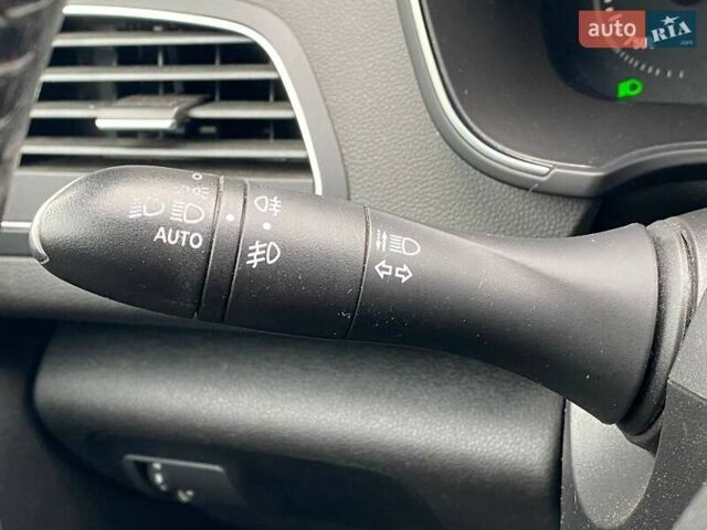 Белый Рено Меган, объемом двигателя 1.46 л и пробегом 197 тыс. км за 12490 $, фото 19 на Automoto.ua