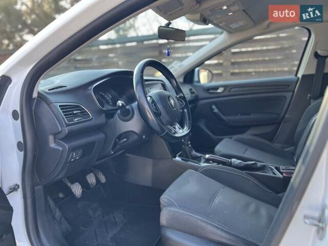 Белый Рено Меган, объемом двигателя 1.46 л и пробегом 312 тыс. км за 11750 $, фото 10 на Automoto.ua