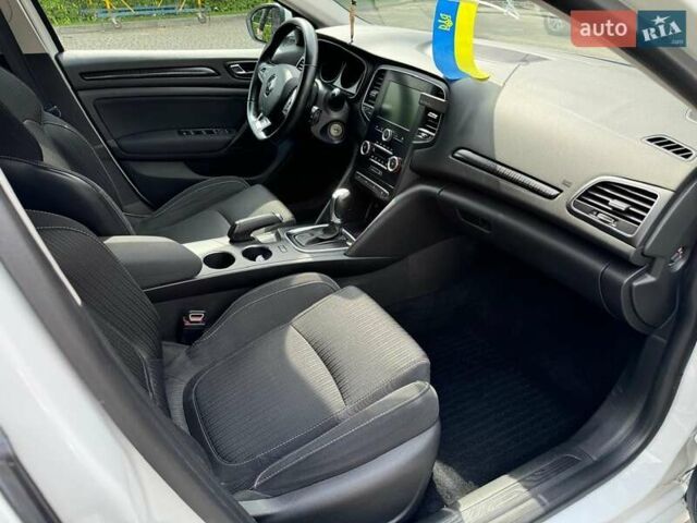 Белый Рено Меган, объемом двигателя 1.5 л и пробегом 210 тыс. км за 12000 $, фото 12 на Automoto.ua