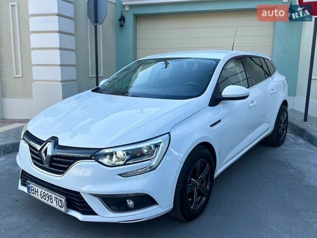 Белый Рено Меган, объемом двигателя 1.5 л и пробегом 200 тыс. км за 10999 $, фото 5 на Automoto.ua
