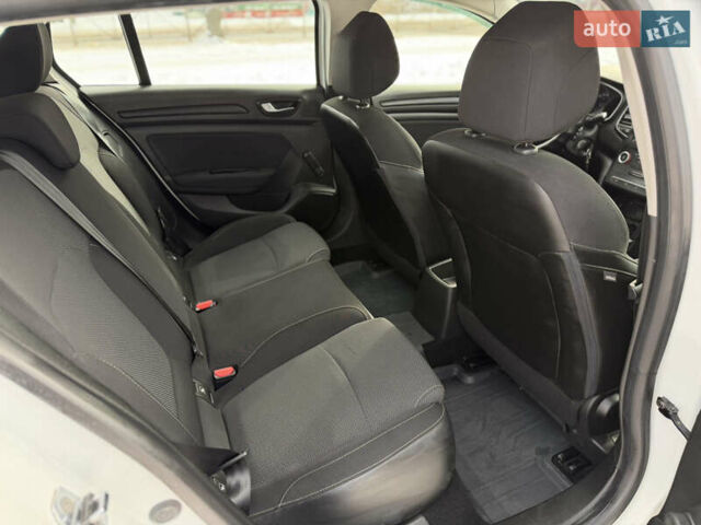 Белый Рено Меган, объемом двигателя 1.5 л и пробегом 185 тыс. км за 11499 $, фото 45 на Automoto.ua