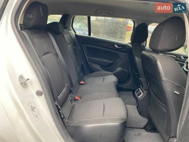 Белый Рено Меган, объемом двигателя 1.46 л и пробегом 197 тыс. км за 12490 $, фото 10 на Automoto.ua