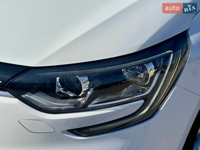 Белый Рено Меган, объемом двигателя 1.46 л и пробегом 127 тыс. км за 13700 $, фото 23 на Automoto.ua