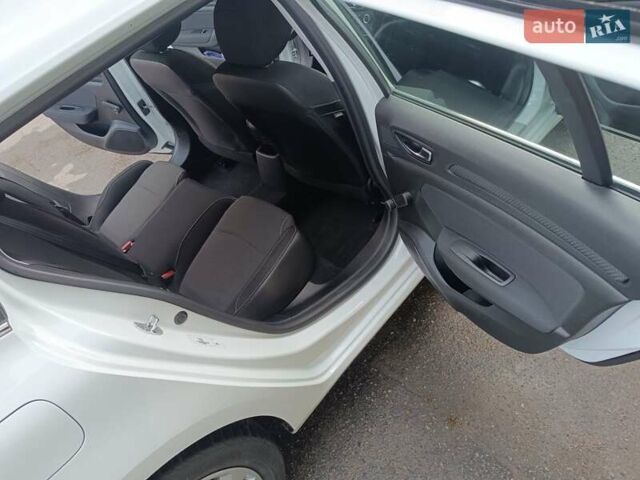 Белый Рено Меган, объемом двигателя 1.46 л и пробегом 190 тыс. км за 11800 $, фото 13 на Automoto.ua