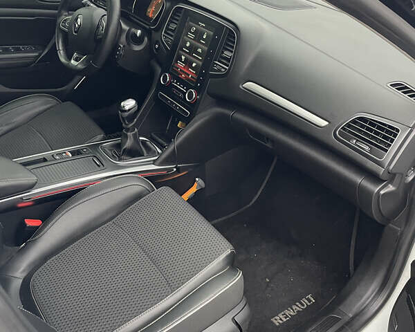 Белый Рено Меган, объемом двигателя 1.5 л и пробегом 200 тыс. км за 11500 $, фото 6 на Automoto.ua