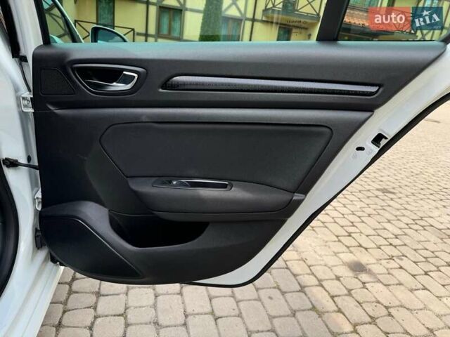 Белый Рено Меган, объемом двигателя 1.5 л и пробегом 210 тыс. км за 12000 $, фото 16 на Automoto.ua