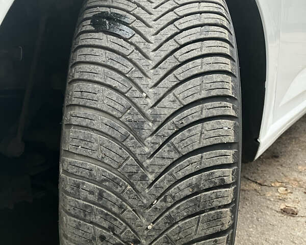 Белый Рено Меган, объемом двигателя 1.5 л и пробегом 213 тыс. км за 9999 $, фото 1 на Automoto.ua