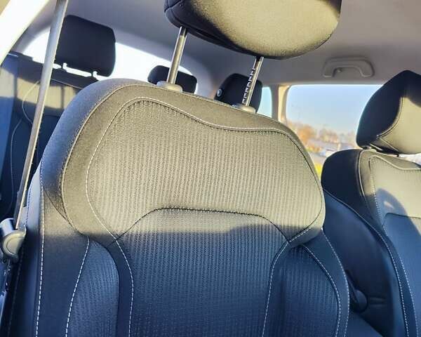 Белый Рено Меган, объемом двигателя 1.46 л и пробегом 200 тыс. км за 11999 $, фото 77 на Automoto.ua