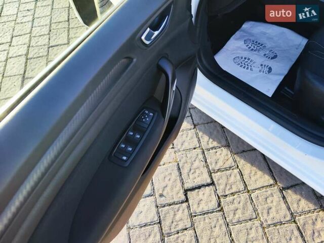 Белый Рено Меган, объемом двигателя 1.46 л и пробегом 200 тыс. км за 11999 $, фото 69 на Automoto.ua