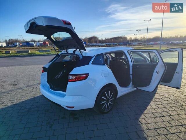 Белый Рено Меган, объемом двигателя 1.46 л и пробегом 200 тыс. км за 11999 $, фото 1 на Automoto.ua