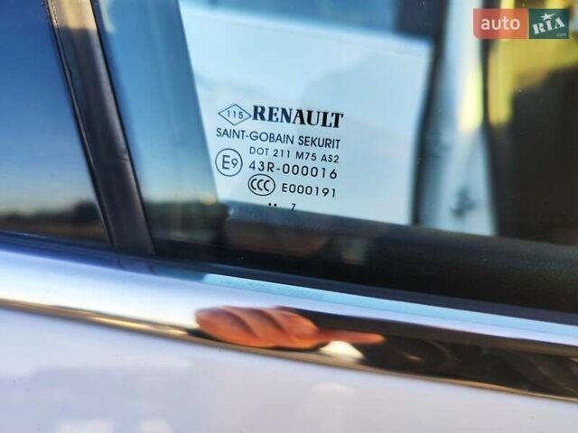 Белый Рено Меган, объемом двигателя 1.46 л и пробегом 200 тыс. км за 11999 $, фото 35 на Automoto.ua