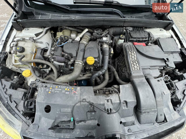 Білий Рено Меган, об'ємом двигуна 1.5 л та пробігом 170 тис. км за 10700 $, фото 12 на Automoto.ua