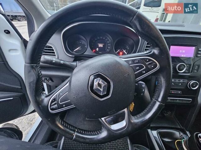 Белый Рено Меган, объемом двигателя 1.5 л и пробегом 175 тыс. км за 10300 $, фото 6 на Automoto.ua