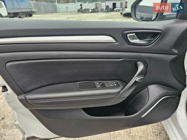 Белый Рено Меган, объемом двигателя 1.5 л и пробегом 175 тыс. км за 10300 $, фото 8 на Automoto.ua