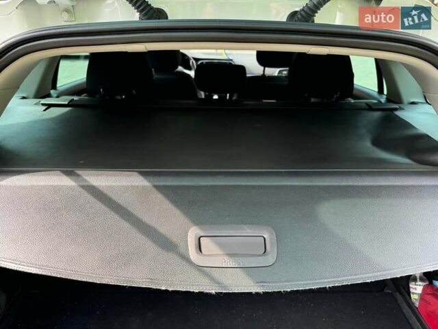 Белый Рено Меган, объемом двигателя 1.5 л и пробегом 210 тыс. км за 12000 $, фото 24 на Automoto.ua