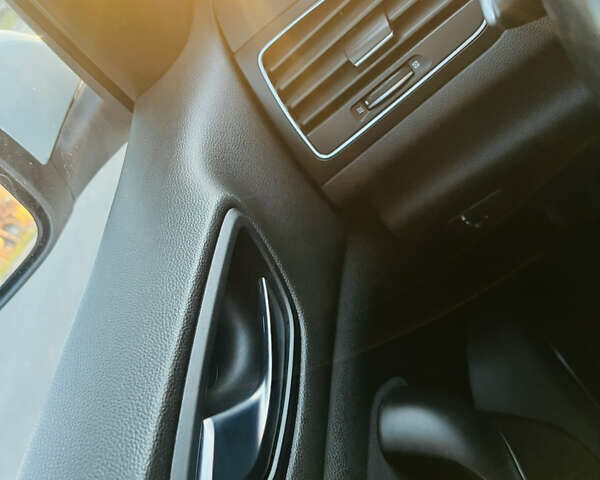 Білий Рено Меган, об'ємом двигуна 1.5 л та пробігом 213 тис. км за 11800 $, фото 29 на Automoto.ua