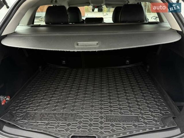 Белый Рено Меган, объемом двигателя 1.46 л и пробегом 195 тыс. км за 12900 $, фото 12 на Automoto.ua