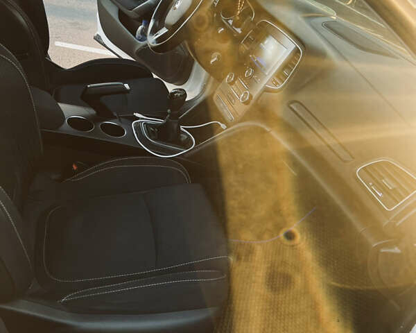 Білий Рено Меган, об'ємом двигуна 1.5 л та пробігом 213 тис. км за 11800 $, фото 12 на Automoto.ua