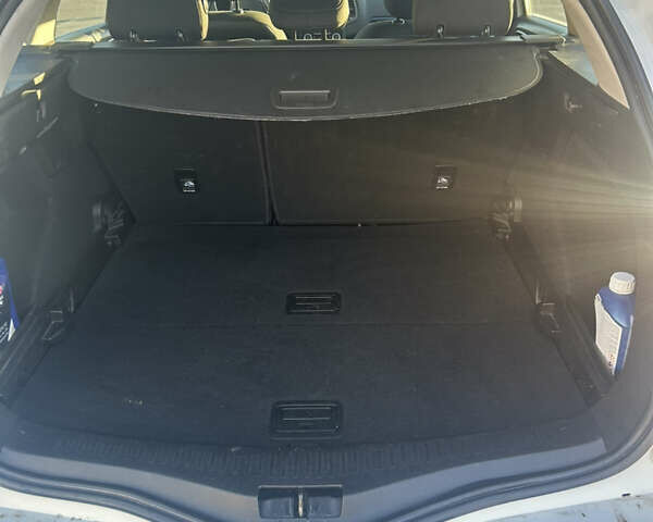 Білий Рено Меган, об'ємом двигуна 1.46 л та пробігом 228 тис. км за 11000 $, фото 6 на Automoto.ua