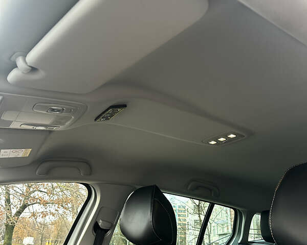 Білий Рено Меган, об'ємом двигуна 1.6 л та пробігом 220 тис. км за 11800 $, фото 11 на Automoto.ua