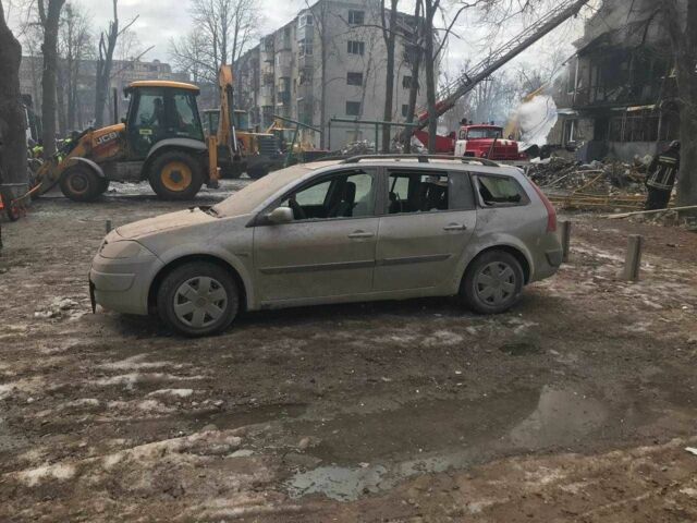 Белый Рено Меган, объемом двигателя 1.5 л и пробегом 320 тыс. км за 2005 $, фото 10 на Automoto.ua