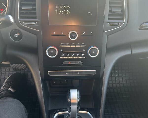 Білий Рено Меган, об'ємом двигуна 1.46 л та пробігом 228 тис. км за 11000 $, фото 9 на Automoto.ua